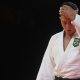 Guilherme Schimidt com a mão na cabeça após waza-ari que o eliminou no judô da Olimpíada de Paris-2024