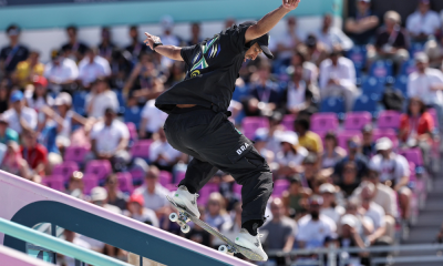 Kelvin Hoefler executa manobra em corrimão no skate street nos Jogos Olímpicos de Paris-2024