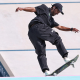 Kelvin Hoefler em ação na eliminatória do skate street masculino nos Jogos Olímpicos de Paris-2024, mas com lesão na mão