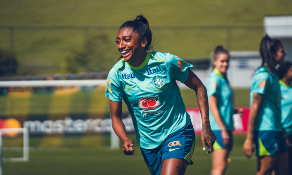 Kerolin em treino da Seleção Feminina de futebol na Granja Comary