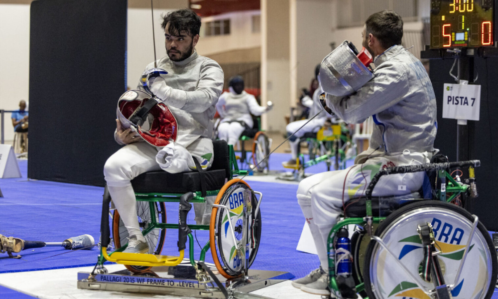 Brasileiro de esgrima em cadeira de rodas no CT Paralímpico (Foto: Alessandra Cabral/CPB)