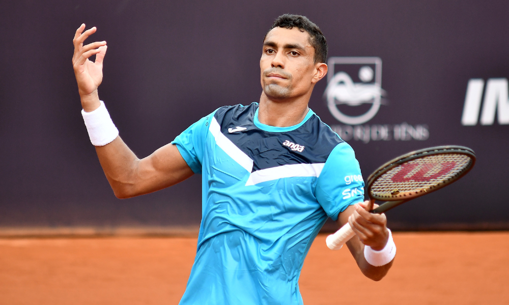 Thiago Monteiro durante partida no ATP 250 de Bastad