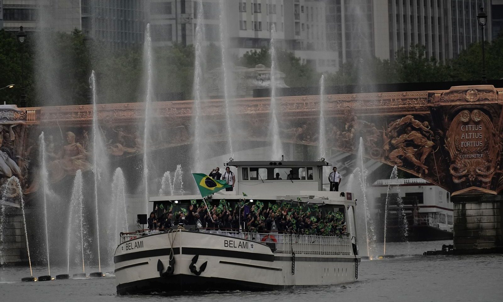 Cerimônia de abertura dos jogos de paris 2024 desfile brasil