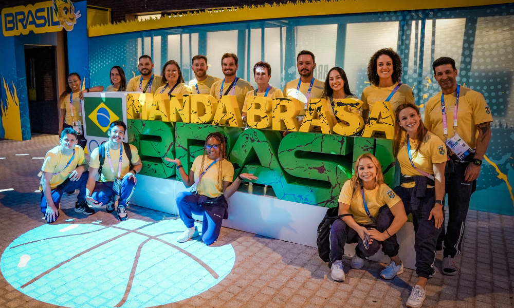 equipe da ginástica artística na vila olímpica