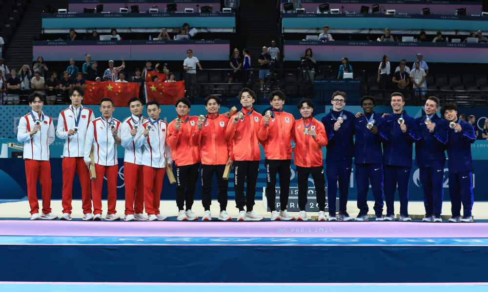 China, Japão e Estados Unidos no pódio da ginástica artística masculina por equipes em Paris