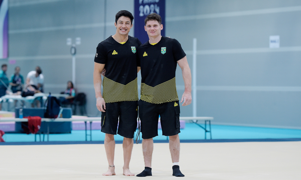 Arthur Nory e Diogo Soares antes do Treino de pódio dos Jogos Olímpicos Paris-2024