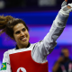 Ana Carolina Moura acena para torcida e vibra após vitória no taekwondo dos Jogos Paralímpicos de Paris-2024