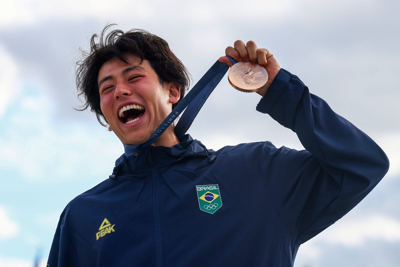 Augusto Akio conquista a medalha de bronze no skate park masculino nos Jogos Olímpicos de Paris-2024