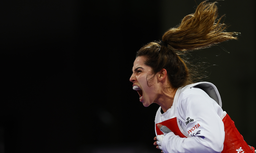 Ana Carolina Moura, a Carol, vibra com medalha de ouro conquistada no taekwondo feminino brasileiro paralímpico em Paris-2024