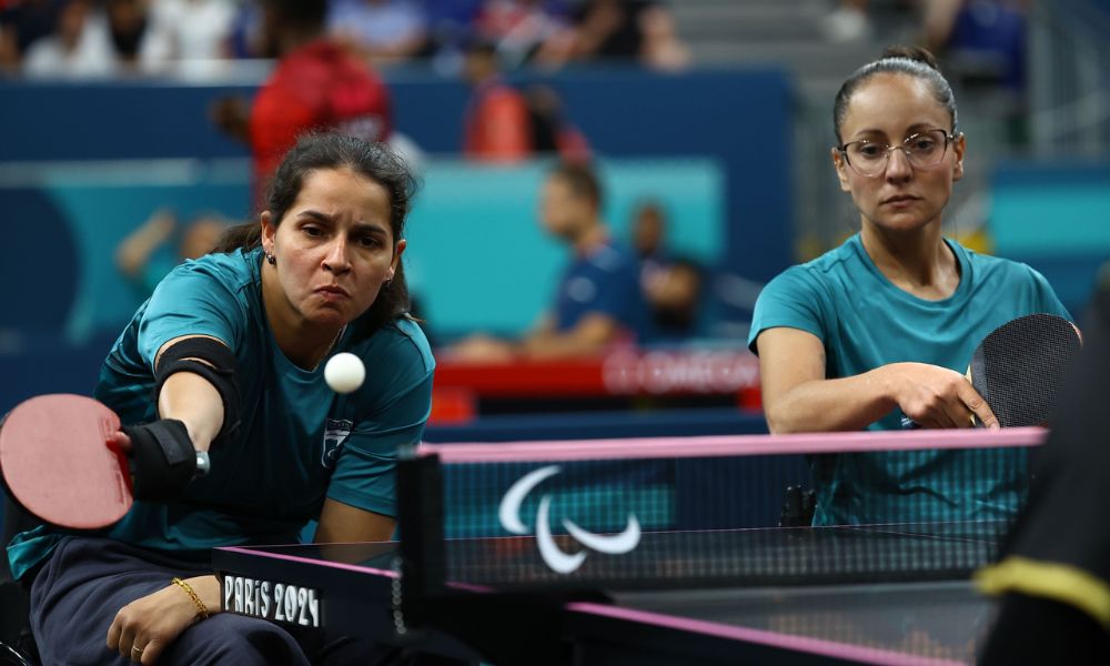 Cátia Oliveira e Joyce Oliveira garantiram a primeira medalha para o Brasil nos Jogos Paralímpicos de Paris-2024