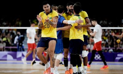 Darlan vibra no jogo entre Brasil e Egito pela terceira rodada do vôlei masculino nos Jogos Olímpicos de Paris-2024