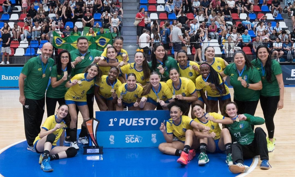 Seleção brasileira feminina de handebol que irá disputar o Mundial Juvenil da modalidade (Reprodução/Instagram/@andr8ssa)