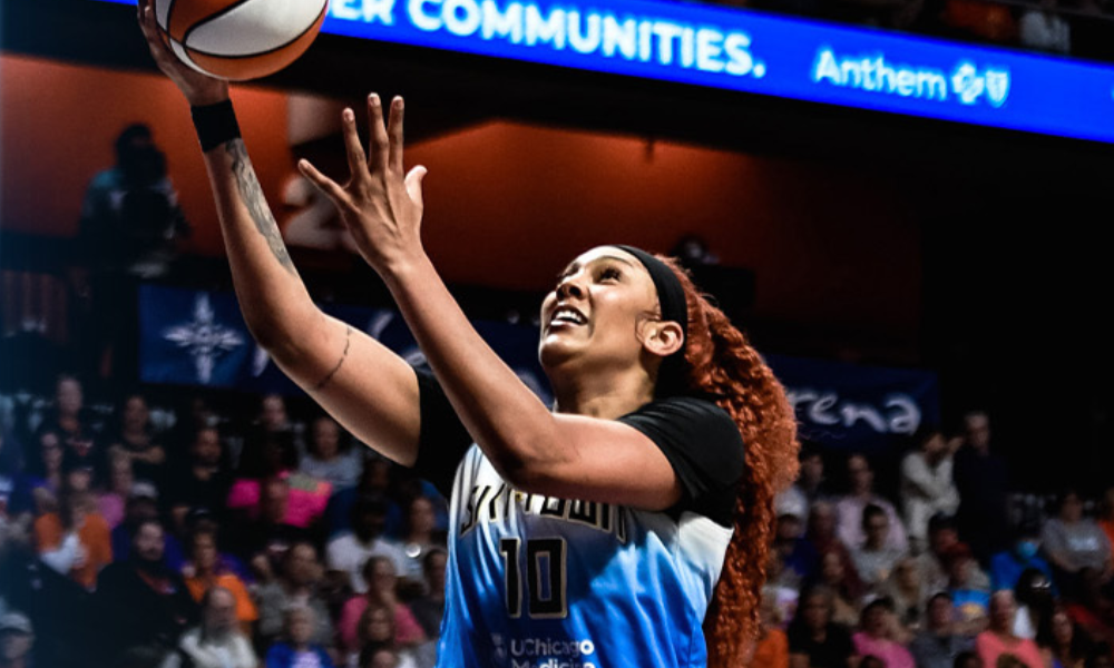 Kamilla Cardoso representando o Chicago Sky pela WNBA (Reprodução/X/@chicagosky)