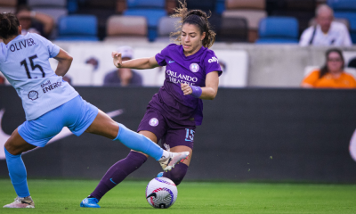 Angelina em partida da NWSL, vestindo a camisa do Orlando Pride (Reprodução/X/@ORLPride)