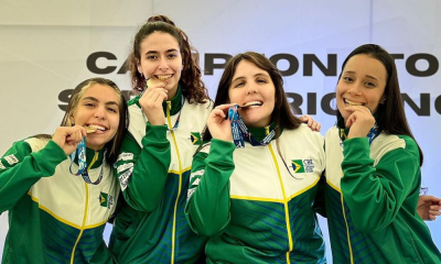 Equipe feminina de espada do Brasil, medalhista de ouro no Sul-Americano (Divulgação/CBE)