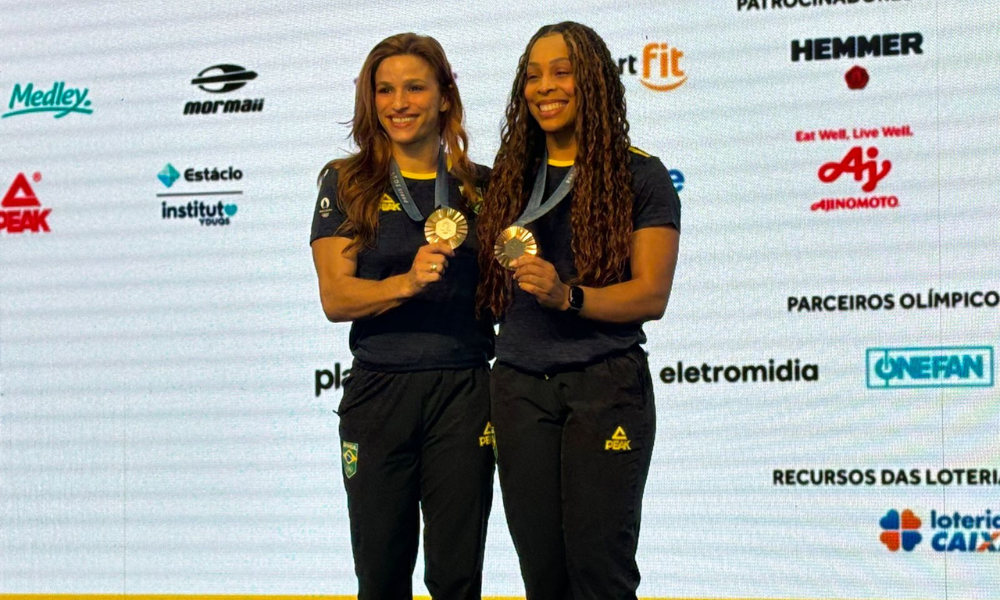 Jade Barbosa e Lorrane Oliveira, ginastas brasileiras medalhistas de bronze nos Jogos de Paris-2024 (Foto: Pedro Suaide)