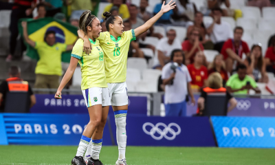 Comemoração das jogadoras do Brasil na vitória sobre a Espanha pelos Jogos Olímpicos de Paris-2024 (Gaspar Nóbrega/COB)