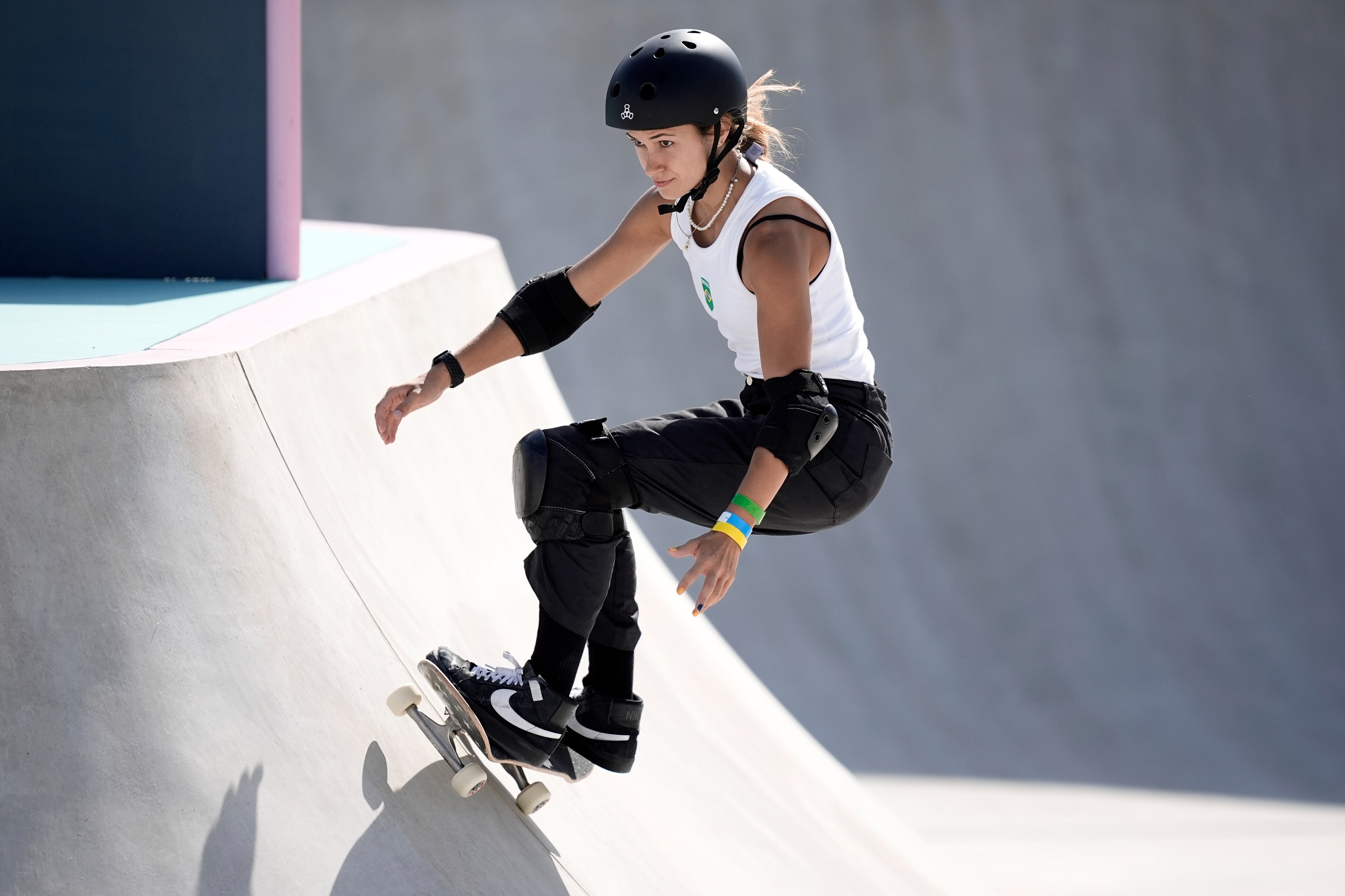 Dora Varella nas eliminatórias do skate park feminino nos Jogos Olímpicos de Paris-2024