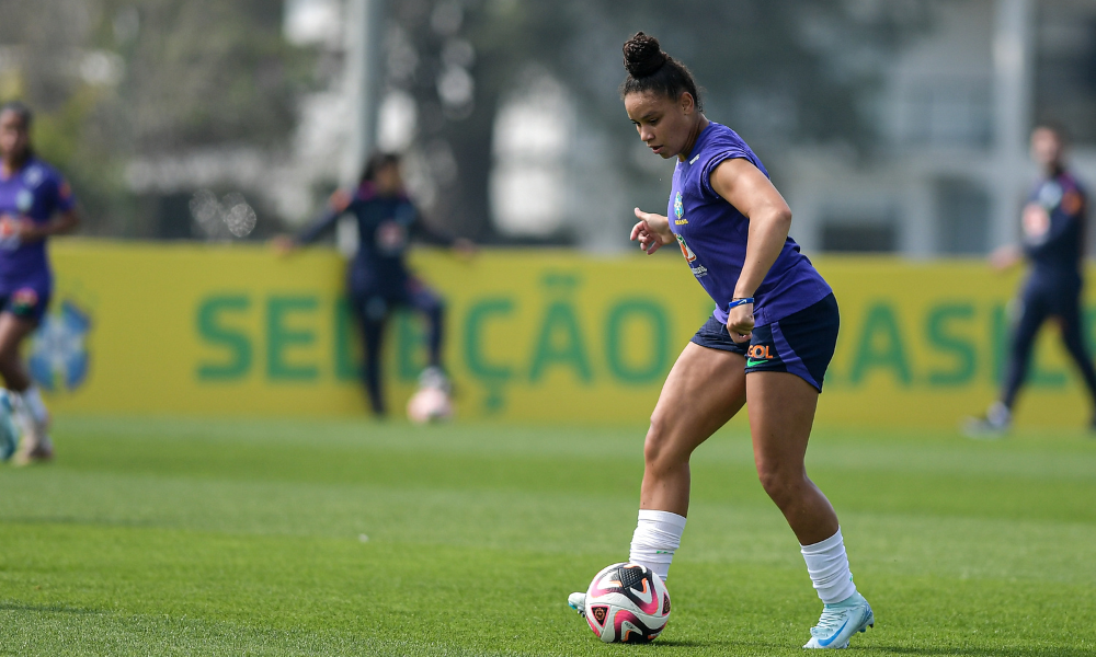 Dudinha em treino da Seleção Feminina sub-20 em preparação para a Copa do Mundo Feminina da categoria