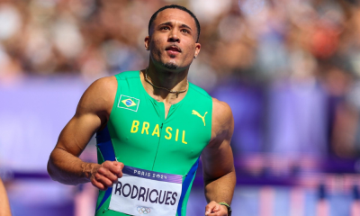 Eduardo de Deus olha para cima nos 110m com barreiras nos Jogos Olímpicos de Paris-2024