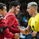 Elias Ouni, do goalball, cumprimenta Paulo após a partida. Ele jogou contra o ídolo Leomon na Paralimpíada de Paris-2024