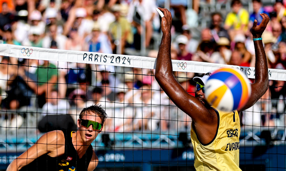 Evandro/Arthur no vôlei de praia em Paris-2024