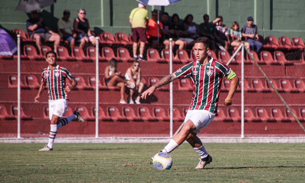 Jogador do Fluminense em jogo do Brasileiro Sub-20 de futebol masculino