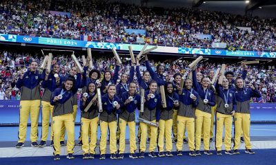 Seleção brasileira feminina de futebol no pódio dos Jogos de Paris-2024 (Foto: Alexandre Loureiro/COB)