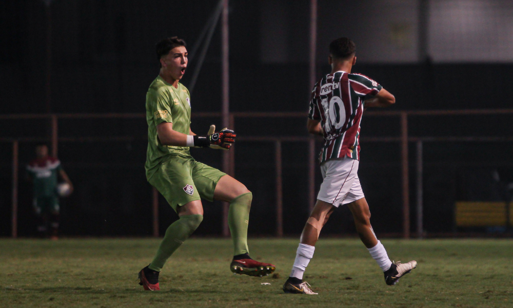 Jogadores do Fluminense comemoram empate contra o Atlético-MG no Brasileirão Sub-17 de futebol masculino