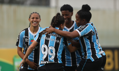 Jogadoras do Grêmio futebol feminino comemoram vitória sobre Real Brasília no Brasileirão