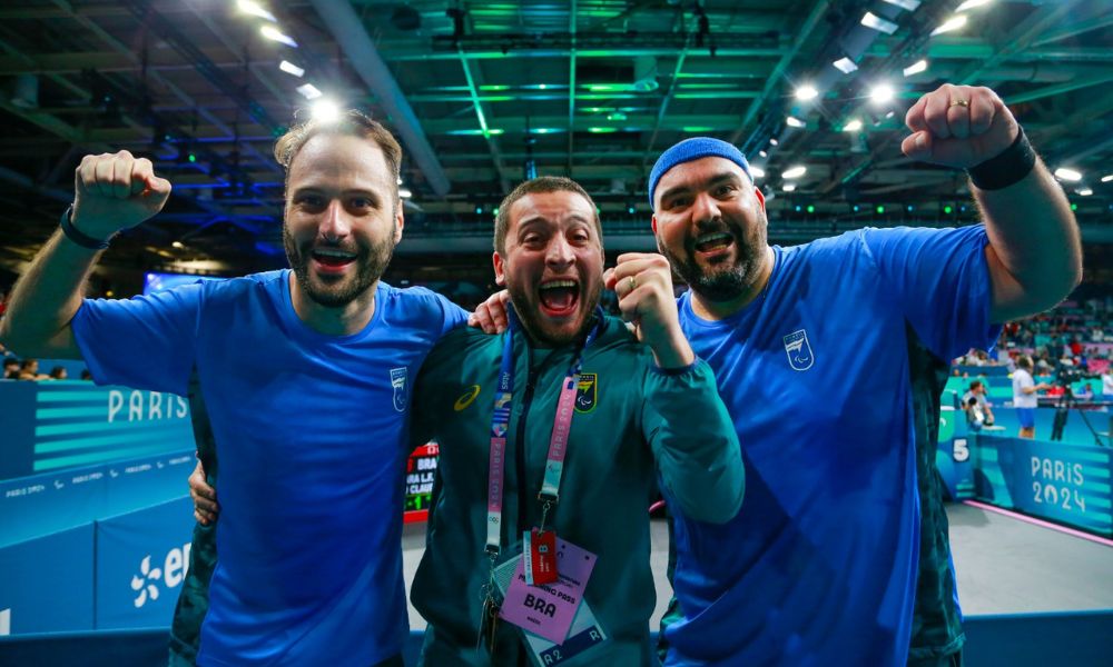 Luiz Filipe Manara e Cláudio Massad vencem favoritos espanhóis na estreia do tênis de mesa