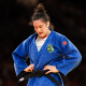 Mayra Aguiar de cabeça baixa e kimono azul após eliminação na Olimpíada de Paris-2024