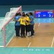 Seleção brasileira feminina de Goalball se abraça após o empate em 3 a 3 contra a Turquia