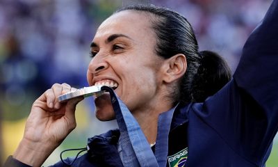 Marta medalha de prata paris 2024 seleção brasileira de futebol feminino jogos olímpicos olimpíada