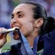 Marta medalha de prata paris 2024 seleção brasileira de futebol feminino jogos olímpicos olimpíada