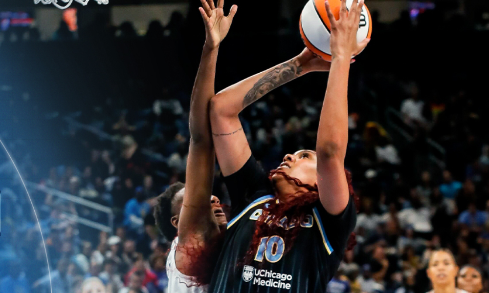 Kamilla Cardoso no duelo entre Chicago Skye e Phoenix Mercury na WNBA