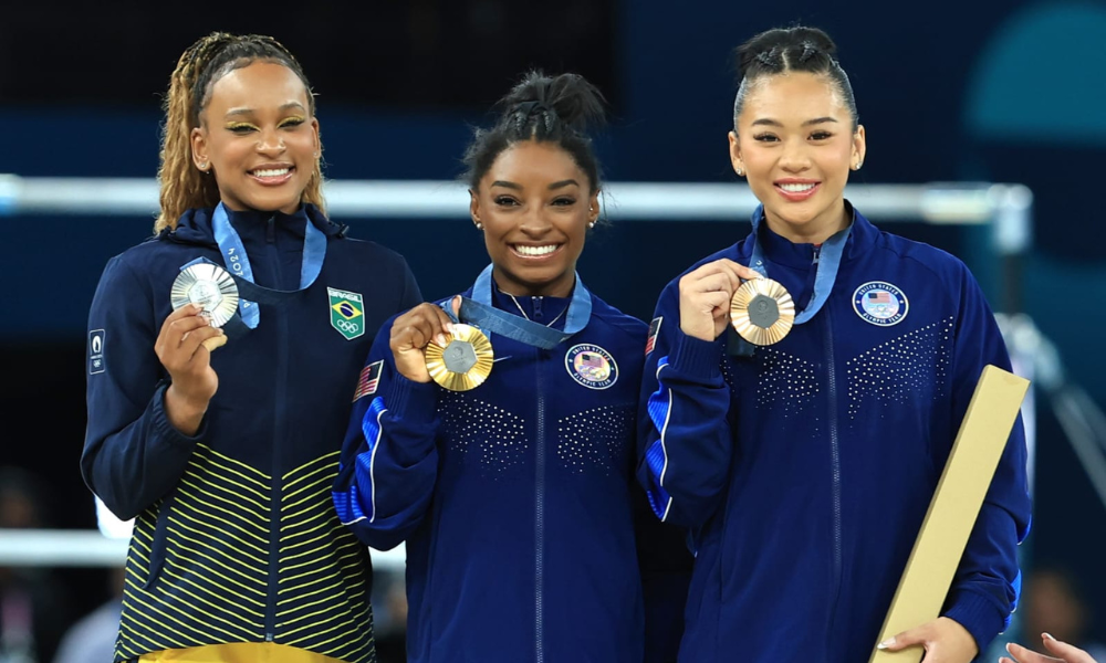 Rebeca Andrade, Simone Biles e Sunisa Lee no individual geral dos Jogos Olímpicos de Tóquio