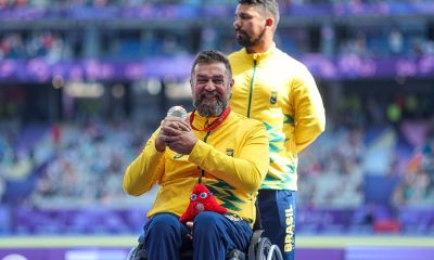 André Rocha recebe a medalha de bronze do lançamento de disco F52 dos Jogos Paralímpicos de Paris-2024