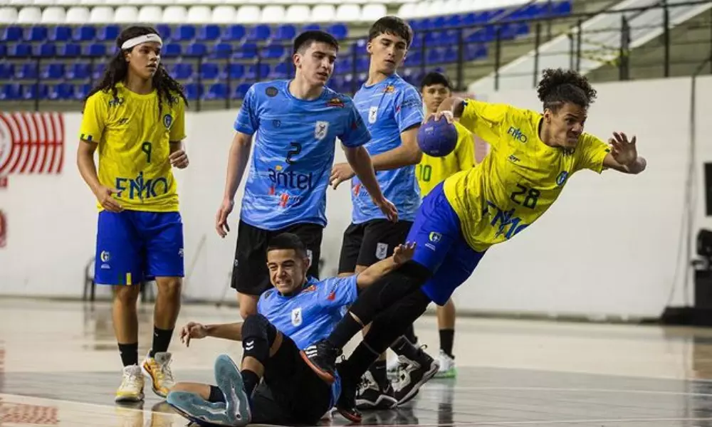 Brasil e Uruguai no Sul-Centro Americano cadete de handebol