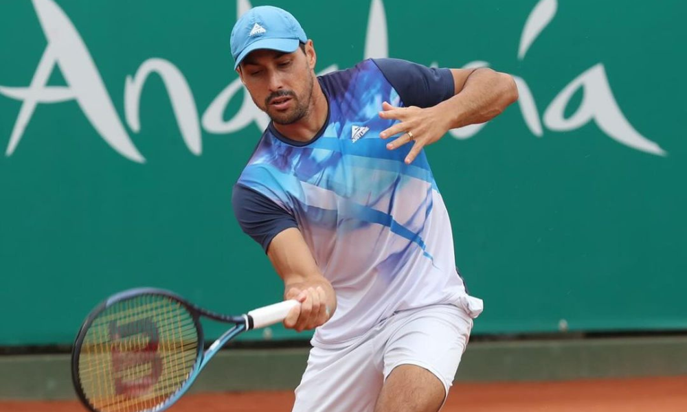 Fernando Romboli, que está em Lisboa com Thiago Wild, em ação no Challenger de Sevilla (Foto: Manuel Jesús Pérez)