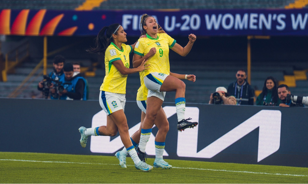 Comemoração das jogadoras do Brasil em um dos gols na vitória sobre Camarões, válida pelo Mundial Sub-20 (Fabio Souza/CBF)