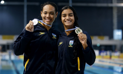 Celine Bispo e Beatriz Bezerra, jovens promessas da natação brasileira (Divulgação/CBDA)