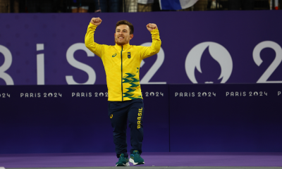 Vitor Tavares celebrando sua medalha nos Jogos Paralímpicos de Paris-2024 (Foto: Silvio Ávila/CPB)