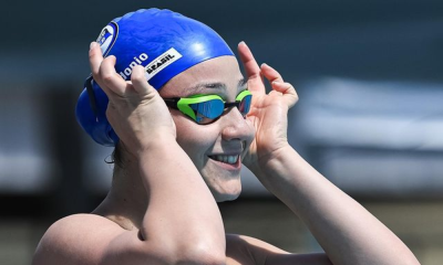 Fernanda Celidônio em competição de natação