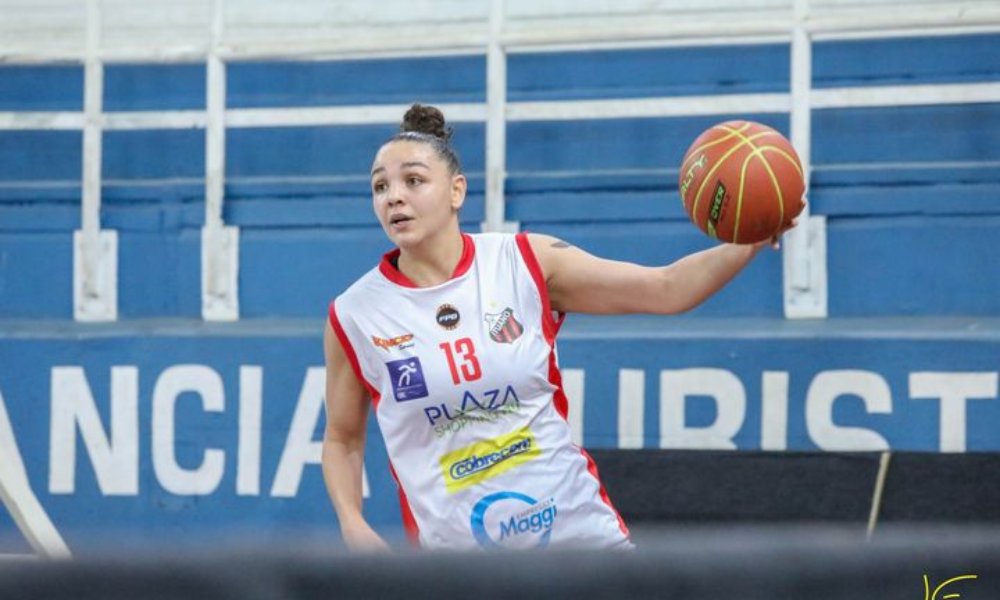 Gabi em partida do Ituano pelo campeonato paulista feminino de basquete