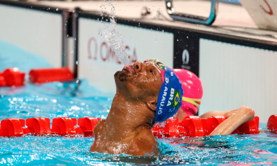 Gabrielzinho cuspindo água para cima nos Jogos Paralímpicos