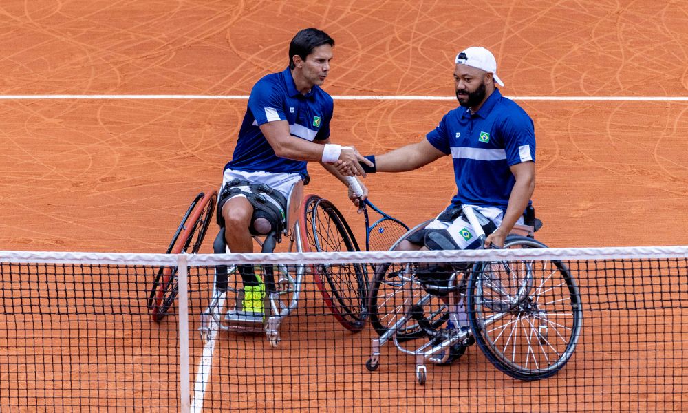 Gustavo Carneiro e Daniel Rodrigues nas quartas de final do tênis em cadeira de rodas dos Jogos Paralímpicos de Paris-2024