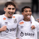 Jogadores do Santos comemorando gol no Brasileiro sub-17