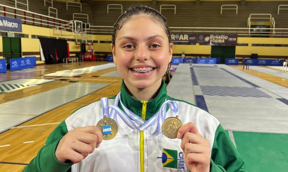 Mariana Melo com duas medalhas no Sul-Americano Pré-Cadete de esgrima