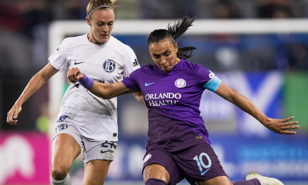 Marta em ação pelo Orlando Pride no futebol feminino da nwsl